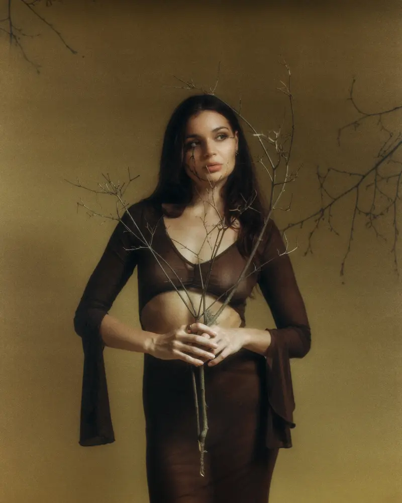 Editorial style - dramatic pose