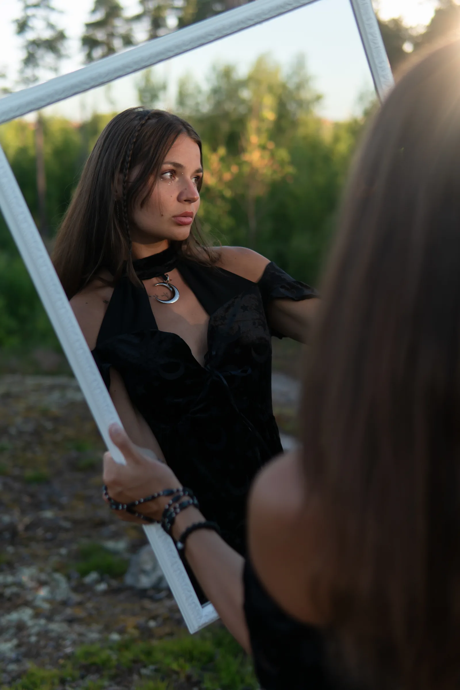 Outdoor location - mirror frame prop